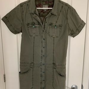 GUESS dress size 10, cotton, khaki colour. Like new. Length is mid thigh.